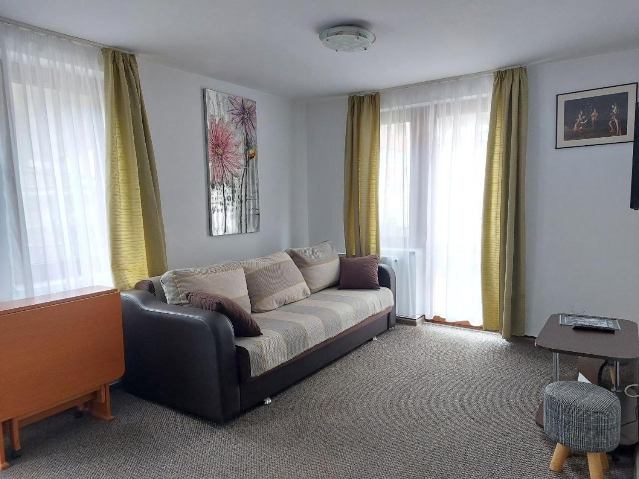 Vila Foc Alb Apartamente-Buşteni Zewnętrze zdjęcie